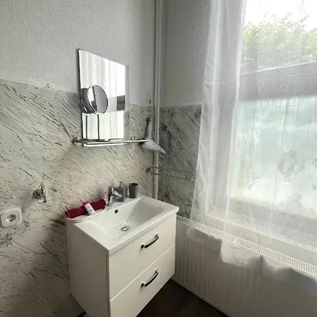 Apartment Charming Near With Garden, 100 M² *